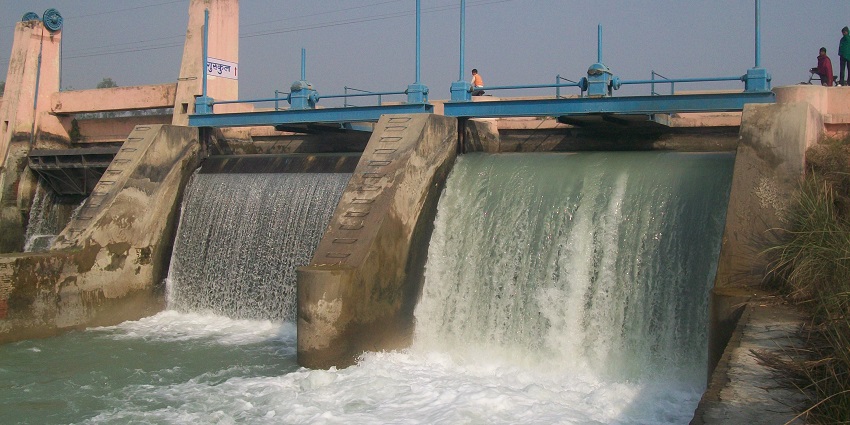 Wari Dam offers scenic views, boating, fishing, and picnic spots.