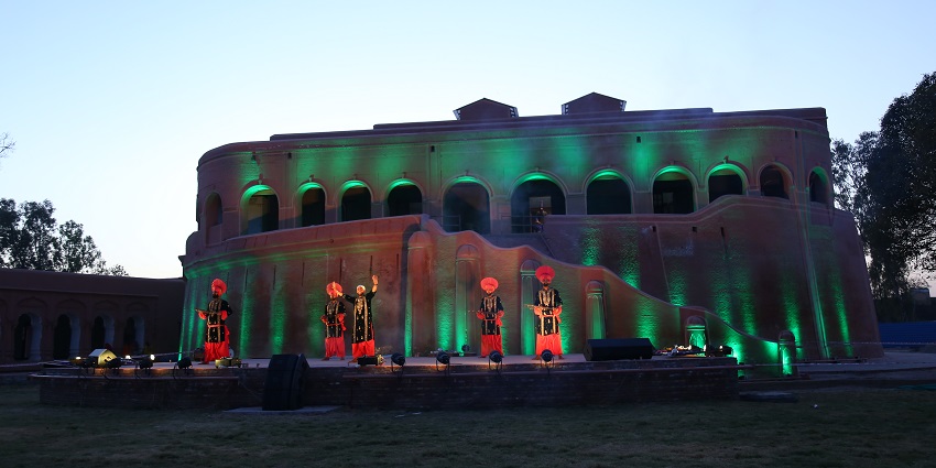 Once in the fort, watching the 7D Show takes you to a world of visual effects.