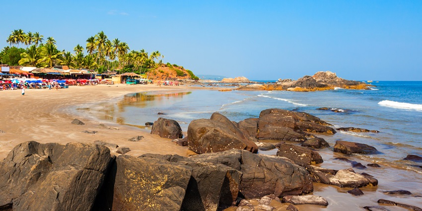 Experiencing sunset at Ozran beach in Goa is one of the best things to do in Vagator