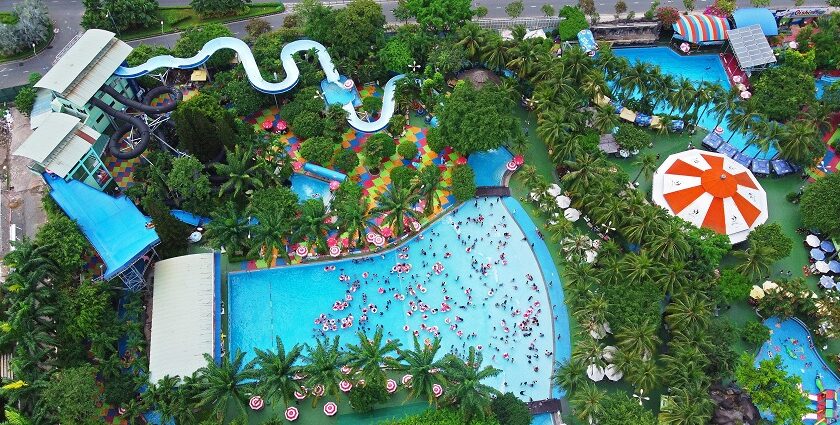 The water park in Baroda consists of a wave pool and multiple water slides.