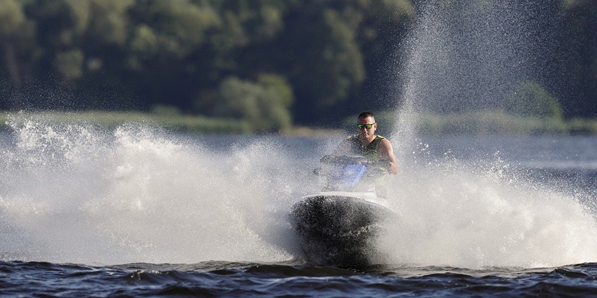 Enjoy the exciting water sports which is one of the things to do in Benaulim in Goa.