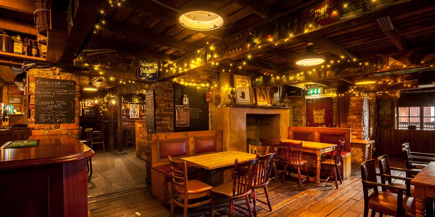 Watson’s Grub Pub offers craft beers, signature cocktails, and a myriad of spirits.