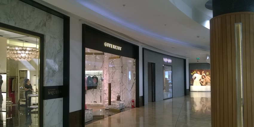 A picture of a corridor of a shopping mall in Ludhiana with a luxury store adjacent to it