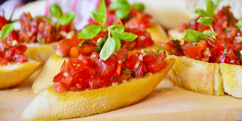 There are many eating options available near the Dominican Monastery that offer yummy food.