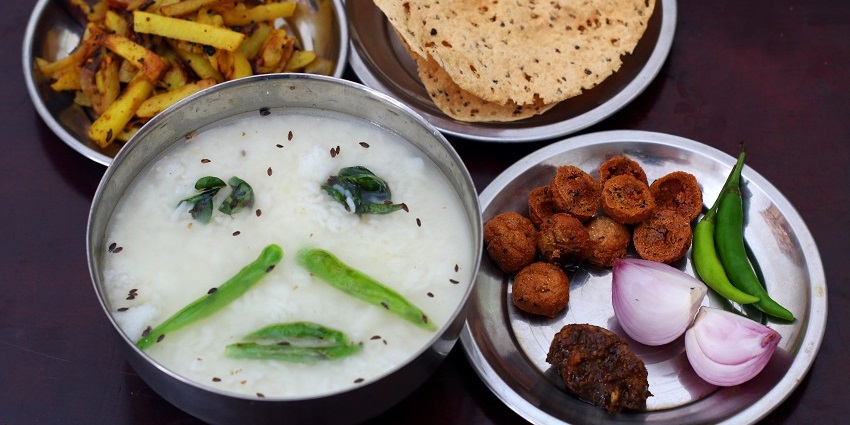 Traditional Chhattisgarhi meal served at a forest rest house in Achanakmar Wildlife Sanctuary