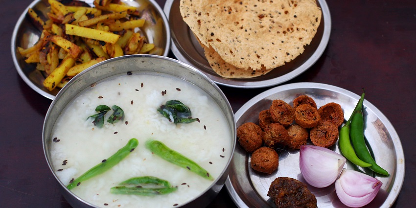 The restaurants and eateries nearby serve many authentic Chhattisgarhi dishes