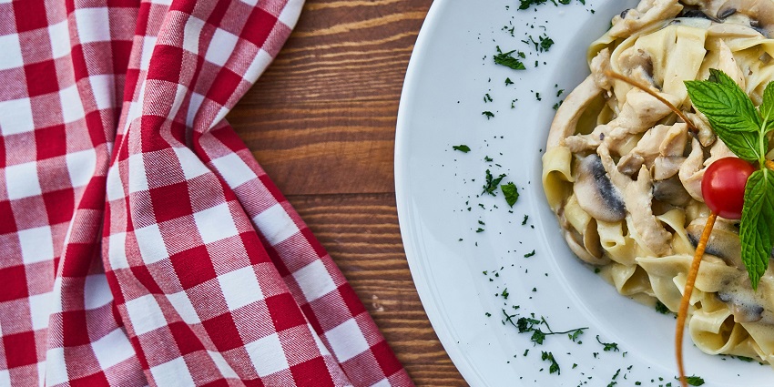 There are various eateries available in and around the establishment for its visitors.