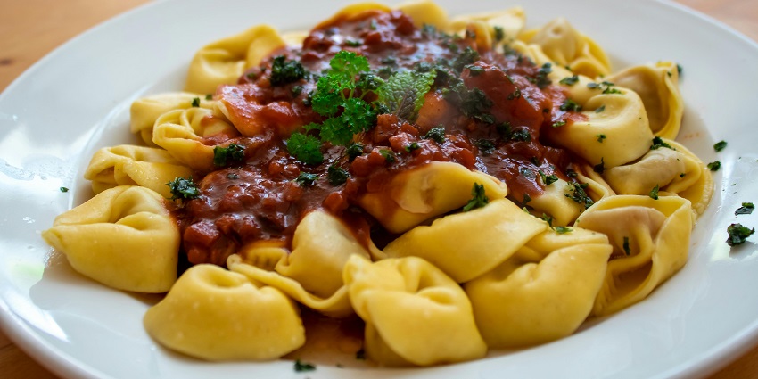There are many local eateries near Cauvery Wildlife Sanctuary serving authentic cuisines.
