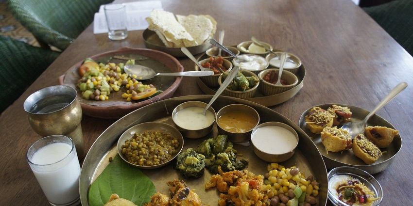 Lothal Museum has a lot of nearby eateries with yummy food.