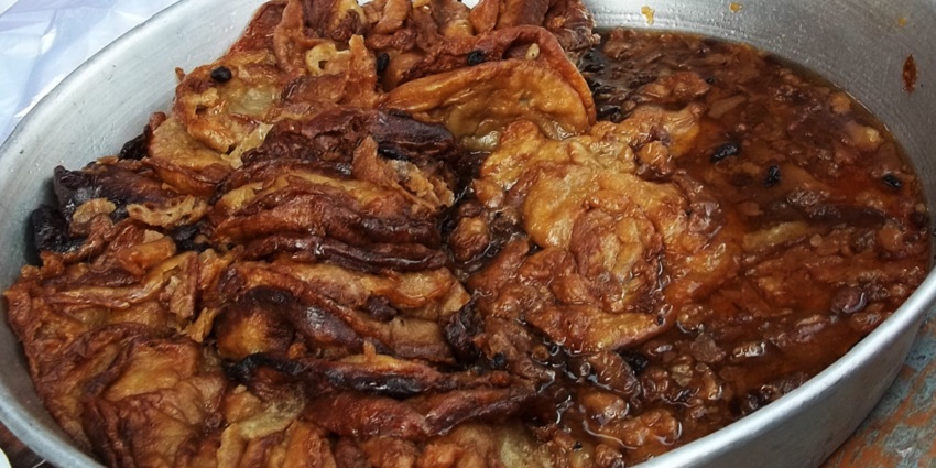 A view of delicious Odia food famous in Pachmarhi, a must-try when visiting Bori Wildlife Sanctuary.
