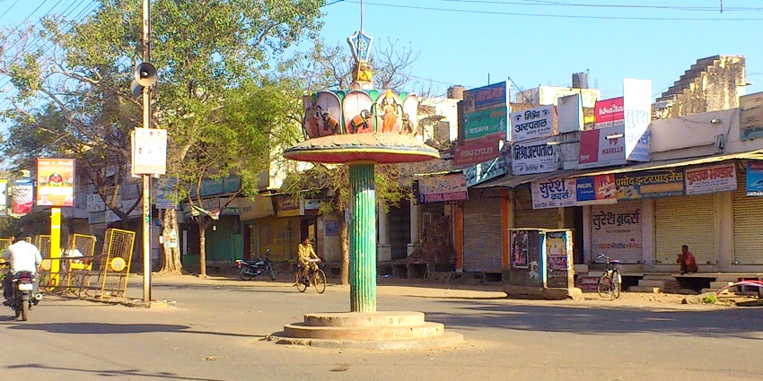 A bustling view of Kamal Chowk in Neemuch, a prominent place known for the best restaurants.