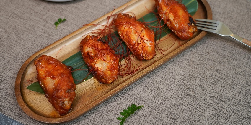 There are many eateries in the region that offer mouth-watering food like chicken wings.