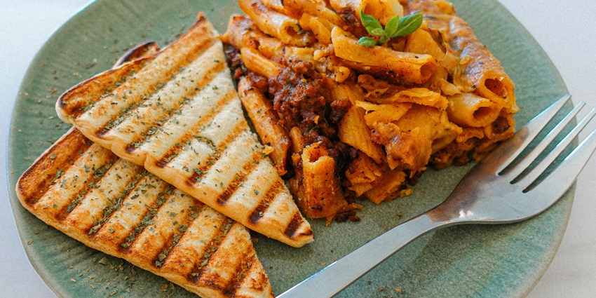 You can enjoy a delicious meal in a nearby restaurant that comes under your budget.