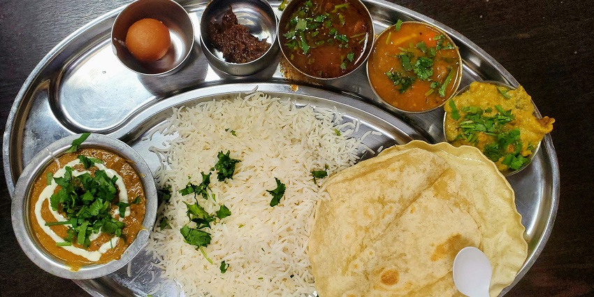 There are many eateries near the Gir National Park offering delicious Gujarati cuisines.
