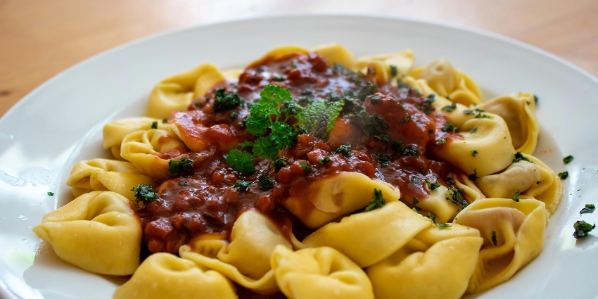 Try to savour local cuisines at an eatery near the Bandipur Wildlife Sanctuary.
