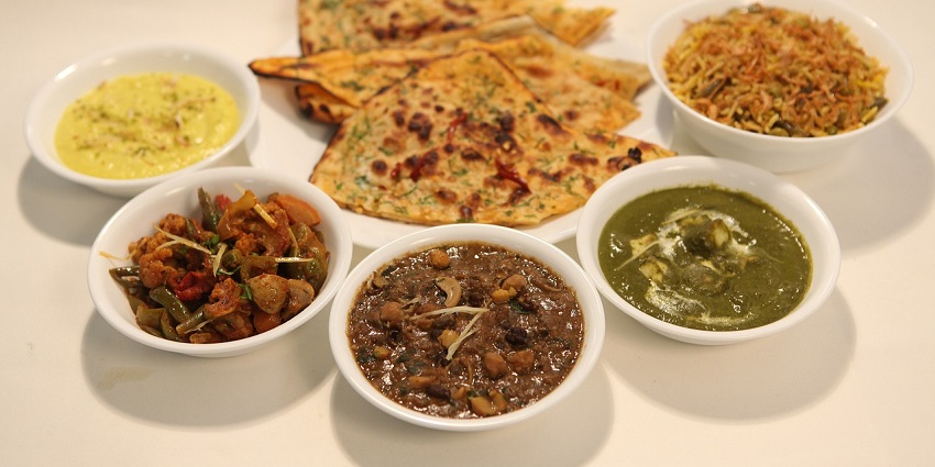 Gangeshwar Temple has a lot of eating restaurants and cafes nearby that offer lip-smacking food.