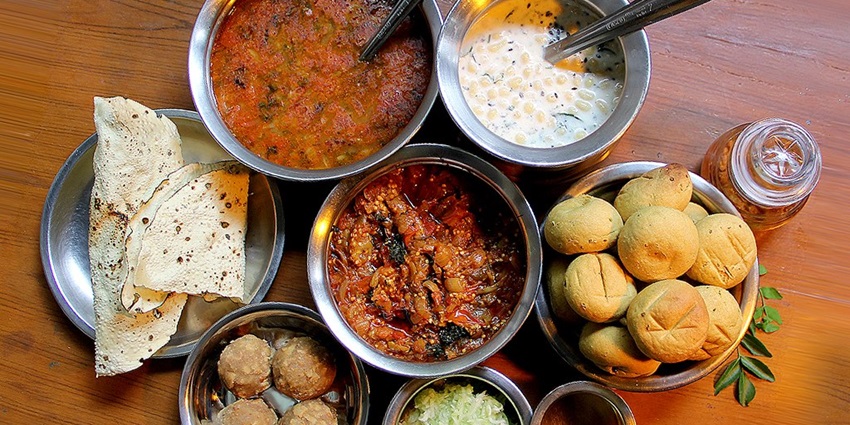 A picture representing the authentic thali of Madhya Pradesh, offered at the eateries nearby