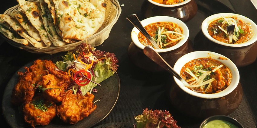 An image of delighted mounth watering naan and cooked meat being served onm the table