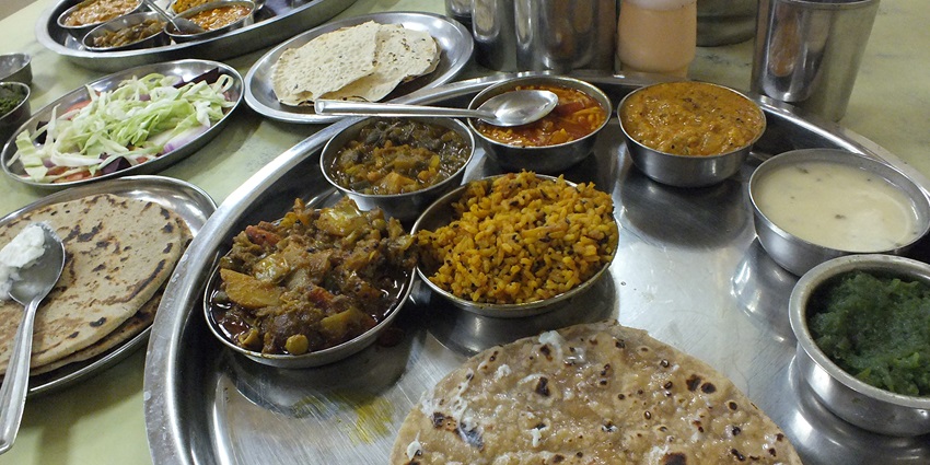 Lakhota Fort has a lot of nearby eateries with yummy food.