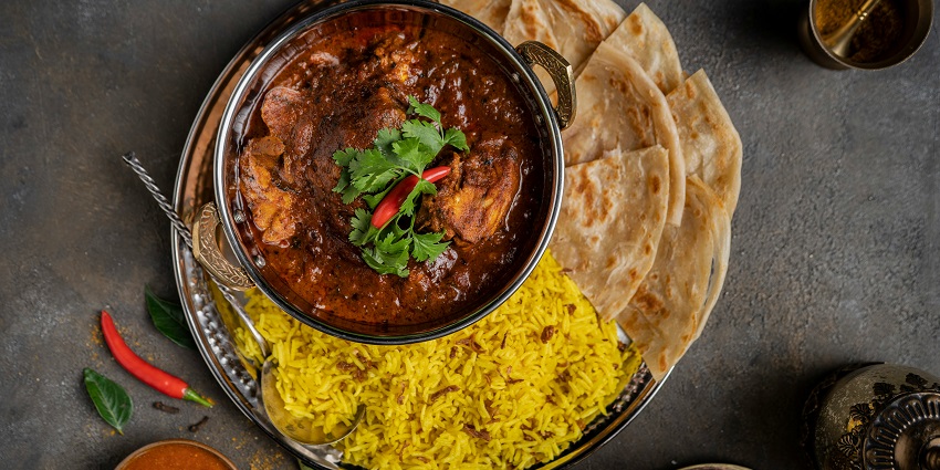 There are many eateries and restaurants in Gujarat offering appetising delicacies.