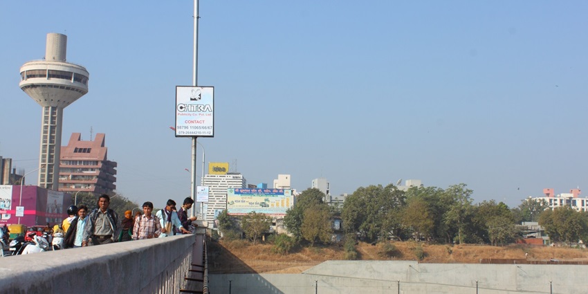 The Patang restaurant near the Sabarmati River is one of the best places to eat near Somnath Temple