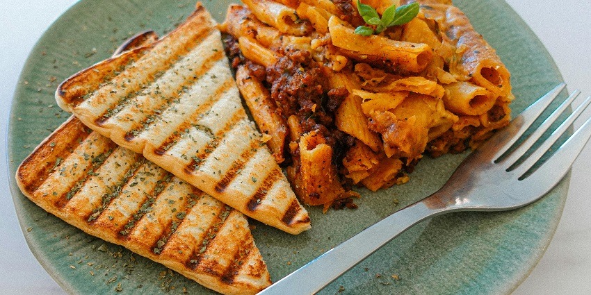 There are many eateries near Pushpagiri Wildlife Sanctuary offering traditional cuisine.