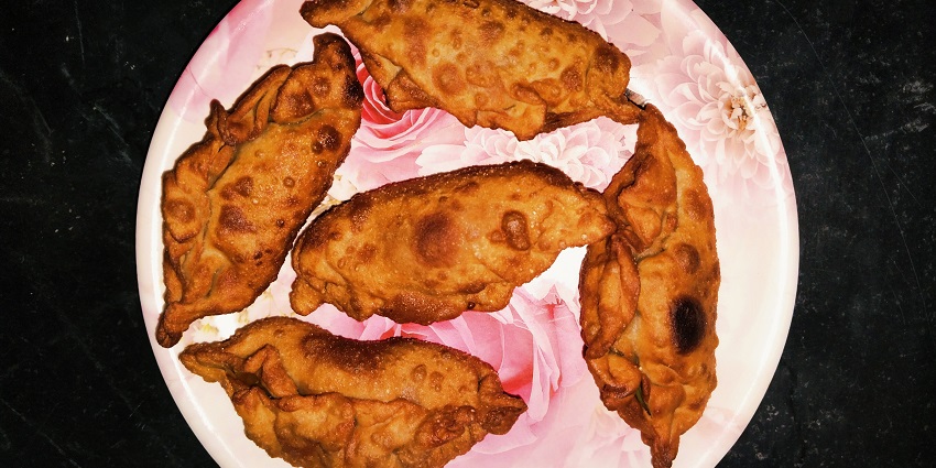 Try the delicious momos during this trip to add on flavors to your culinary experiences.