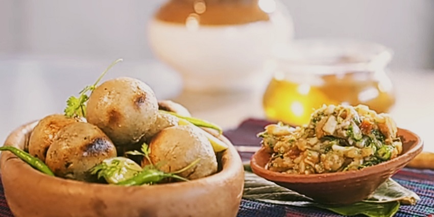 Eateries near Valmiki National Park serve traditional Bihari dishes such as Litti chokha.