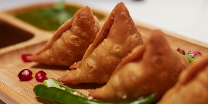 There are many eateries near Bagore Ki Haveli Museum offering scrumptious delicacies.