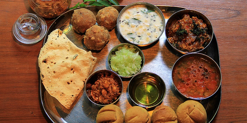 There are numerous dining options available near the Junagarh Fort to have a local meal.