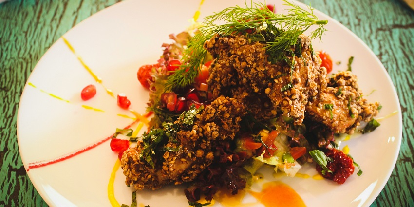 There are many eateries near Kishangarh Fort offering appetising non-vegetarian food.