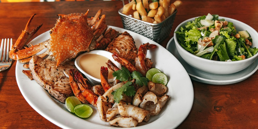 Exotic sea food platter served at a restaurant nearby the Corjuem fort