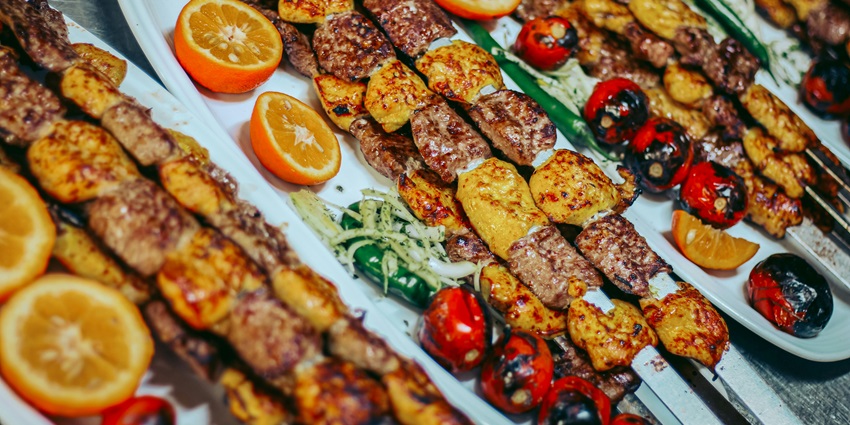 There are many eateries near the Indian War Memorial Museum offering delicious food.