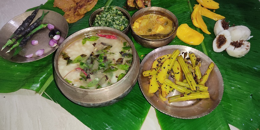 Gundicha Temple has a lot of eating options located nearby that can be savoured.