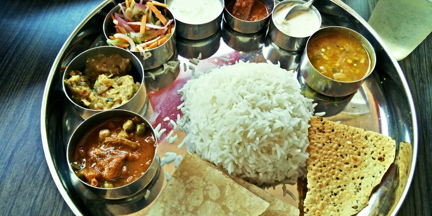 Enjoy delicious North Indian cuisine at the restaurants and eateries near this Statue Of Unity