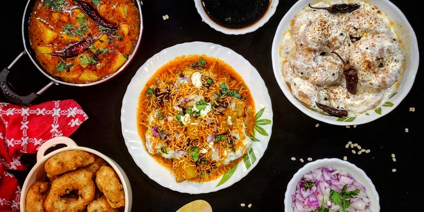 Bhubaneswar's culinary gems near Lingaraj Temple offer Dalma, Chhena Poda, and Rasagola
