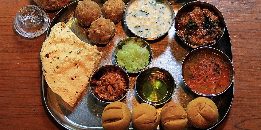 Dining options offering traditional and local cuisine of Rajasthan and the Chittor