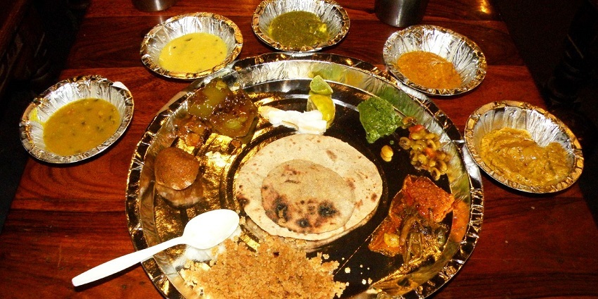 Delicious Rajasthani cuisine and traditional food options available in the Thar
