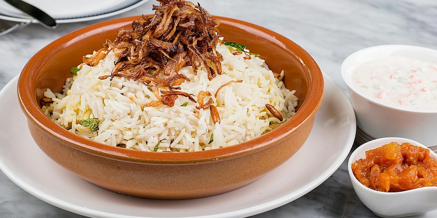Rajasthani delicacies served near Jeel Water Park Udaipur offering authentic local flavours.