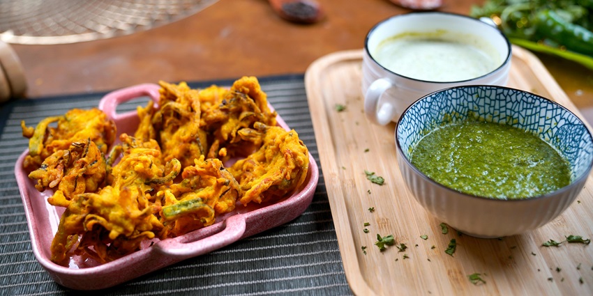 There are many eateries near Angel Resort & Amusement Water Park offering delicious food.