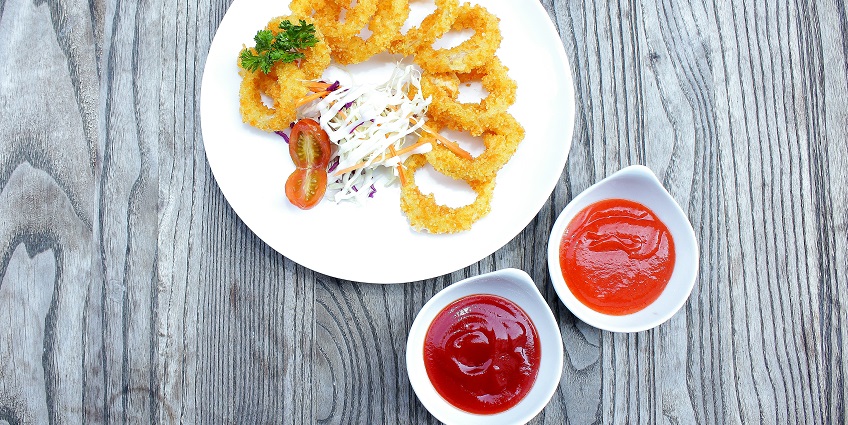 The nearby regions of the temple offer several food options at fine dining facilities.