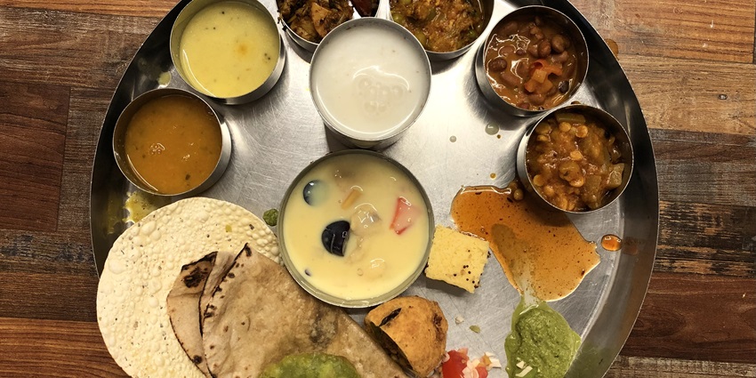 There are many eateries near Golden Water Park Khatu Shyam Ji offering Rajasthani food.