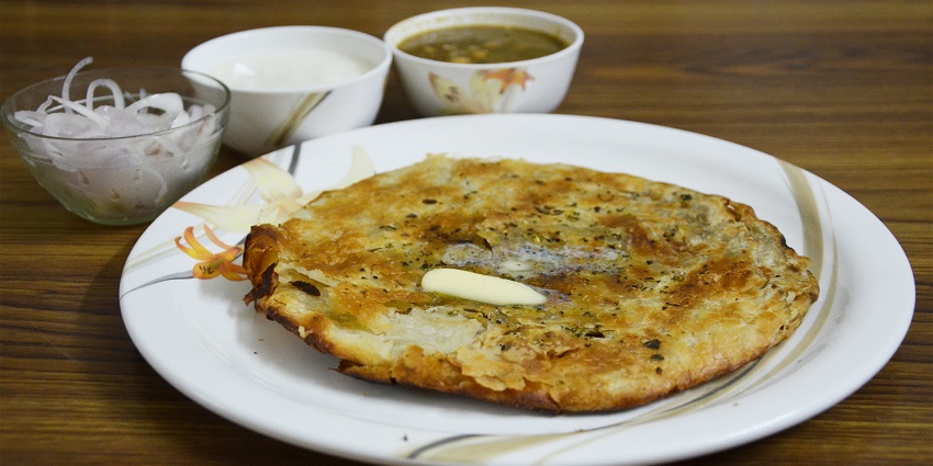 Gobindgarh Fort has a lot of nearby eateries offering mouth-watering food.
