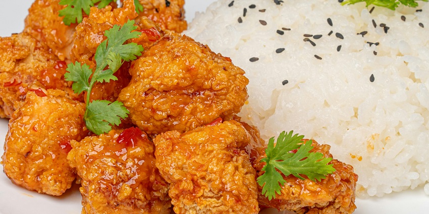 Devour a tasty plate of chicken and rice when eating at the restaurants near this adventure park