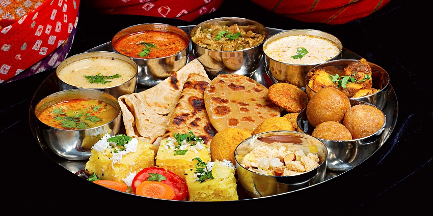 Rajasthani Maharaja Thali along with other traditional dishes are available in Mandore.