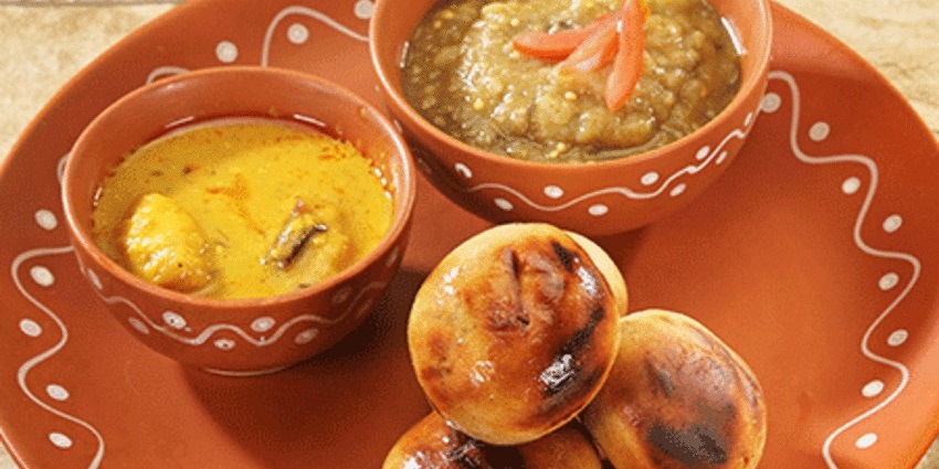Cherish a local cuisine at an eatery located in proximity to the ancient Buxar Fort.