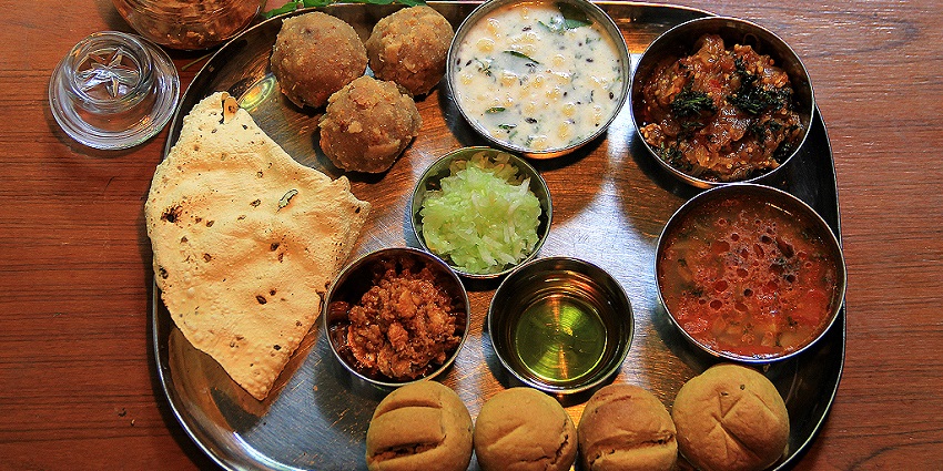 Rajasthani cuisine in Jaipur offers authentic dishes, thali meals, and rooftop dining.