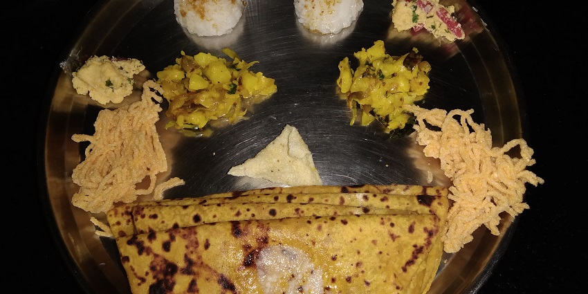 kkalkot features traditional Maharashtrian cuisine: Puran Poli, Bhakri, vada pav.