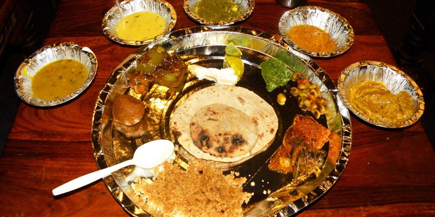 Enjoy local Rajasthani cuisine at nearby restaurants, including Bhainsrorgarh Fort’s in-house dining.