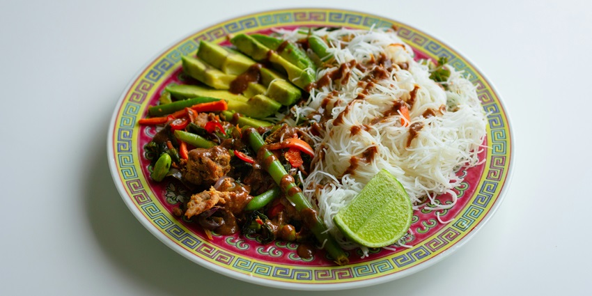 There are many eateries near the Sangameshwara Temple which offer succulent dishes.